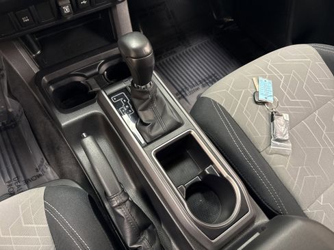 Used 2022 Toyota Tacoma TRD Off-Road image 32