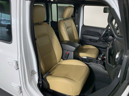 Used 2019 Jeep Wrangler Unlimited Sahara w/ Quick Order Package 24M Moab image 36