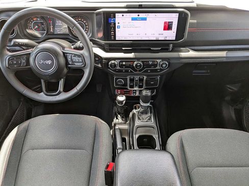 Used 2024 Jeep Wrangler Unlimited Rubicon AWD/4WD image 15