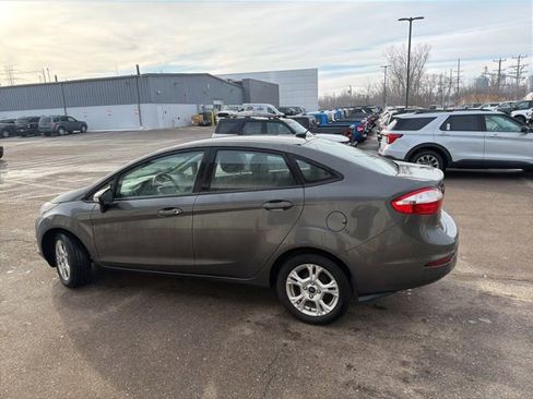 Used 2015 Ford Fiesta SE image 2