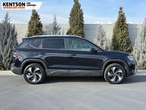 Used 2025 Volkswagen Taos SE image 11