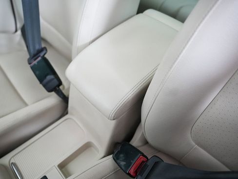 Used 2015 Volkswagen Tiguan SEL image 29