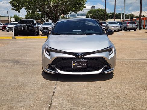Used 2025 Toyota Corolla XSE FWD image 3