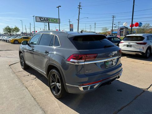Used 2021 Volkswagen Atlas Cross Sport SE w/ Panoramic Sunroof Package image 8
