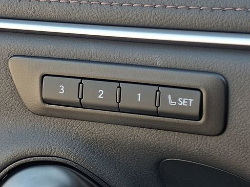 Used 2025 Lexus ES 300h w/ Premium Package FWD image 28