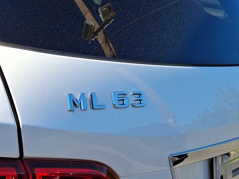 Used 2013 Mercedes-Benz ML 63 AMG 4MATIC image 30