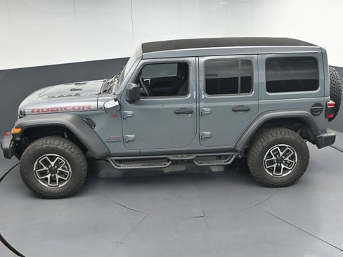 Used 2025 Jeep Wrangler Unlimited Rubicon w/ Convenience Group image 37