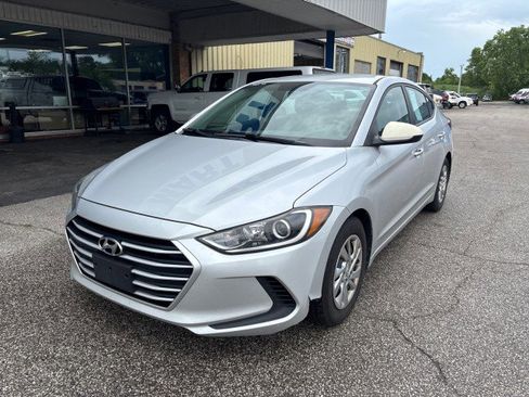 Used 2017 Hyundai Elantra SE image 1