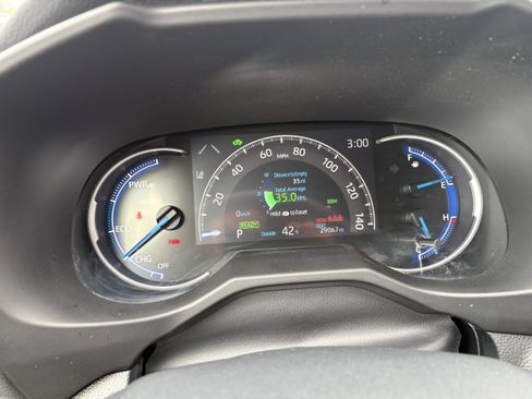 Used 2023 Toyota RAV4 XLE w/ Convenience Package image 4