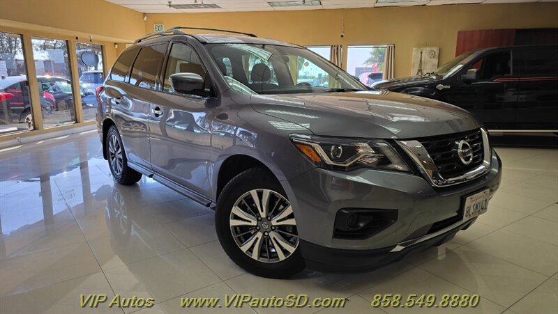 Used 2019 Nissan Pathfinder S FWD image 1