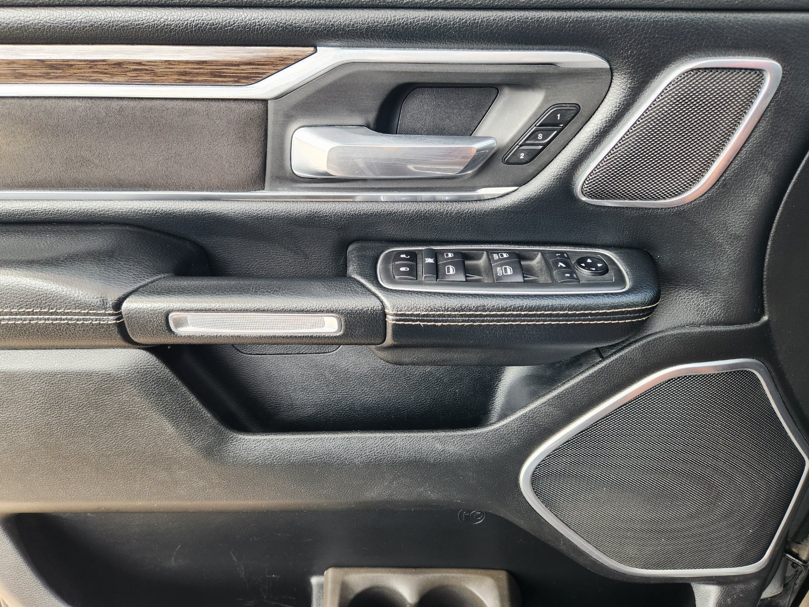 Used 2020 RAM 1500 Laramie AWD/4WD image 32