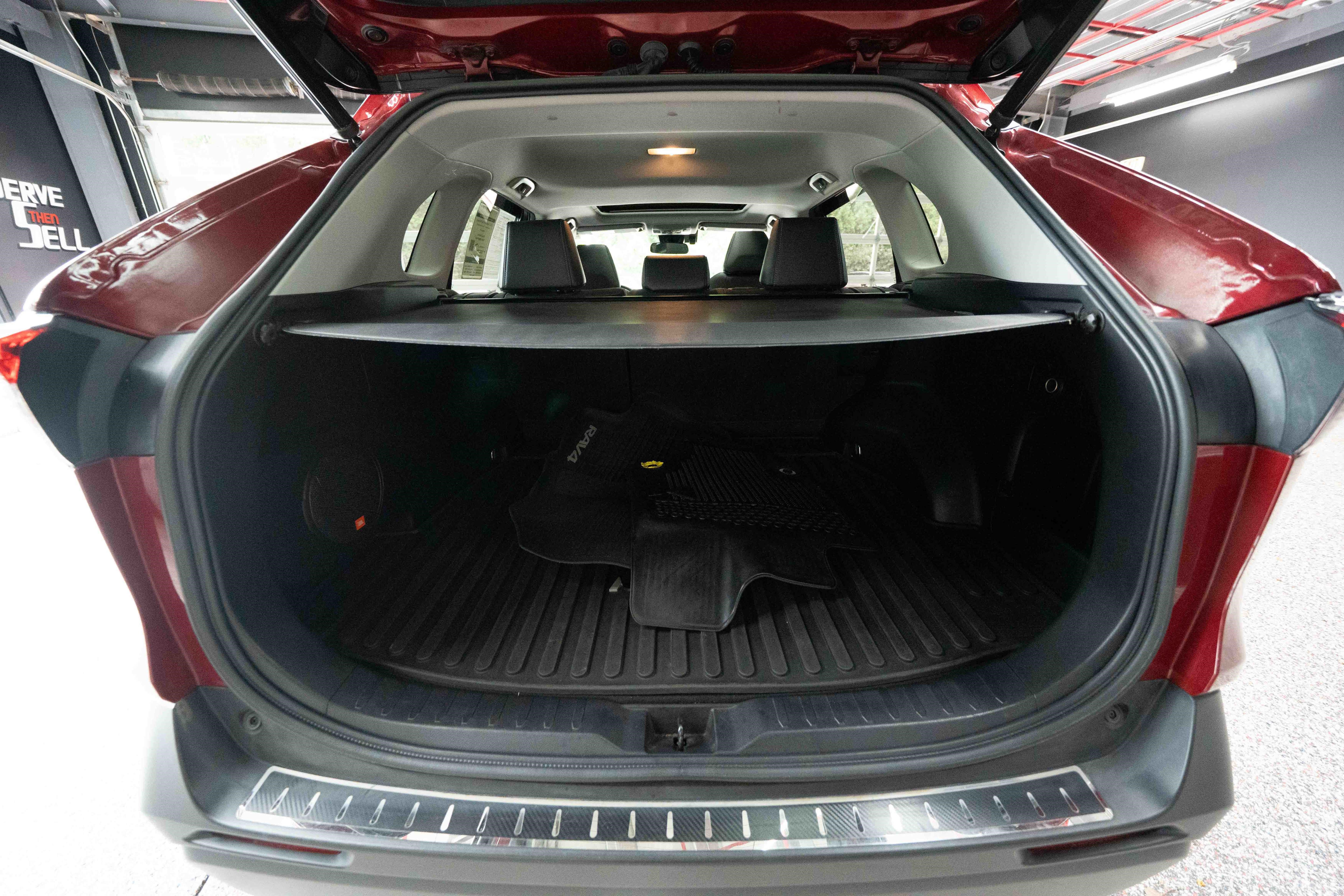 Used 2020 Toyota RAV4 XLE Premium AWD/4WD image 28