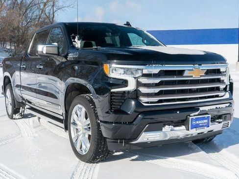 Used 2022 Chevrolet Silverado 1500 High Country w/ High Country Premium Package image 4