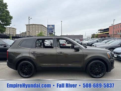 Used 2021 Kia Telluride EX w/ EX Premium Package AWD/4WD image 3