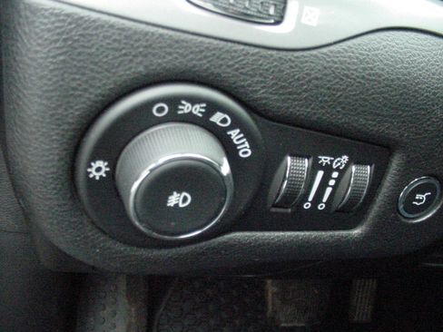 Used 2014 Jeep Cherokee Trailhawk w/ Comfort/Convenience Group image 11