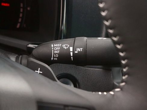 Used 2025 Toyota Camry SE image 23