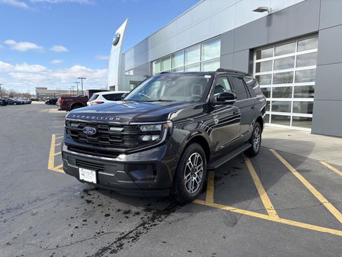New 2026 Ford Expedition Active image 3