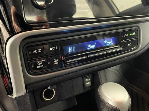 Used 2017 Toyota Corolla L image 9