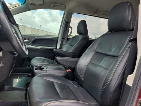Used 2017 Toyota Sienna SE FWD image 19