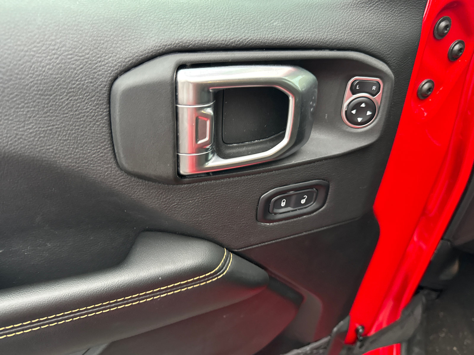 Used 2026 Jeep Wrangler Unlimited Sahara AWD/4WD image 11
