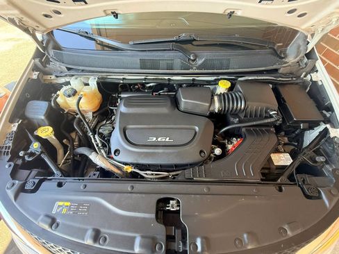 Used 2017 Chrysler Pacifica Touring FWD image 30
