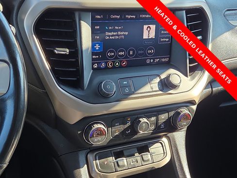 Used 2022 GMC Acadia Denali image 18