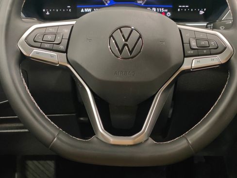 Used 2023 Volkswagen Tiguan SE image 5