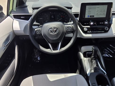 Used 2025 Toyota Corolla SE w/ SE Package FWD image 12