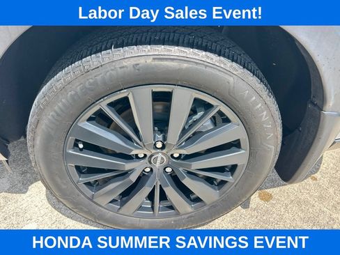 Used 2025 Nissan Pathfinder Platinum w/ Cargo Package FWD image 5
