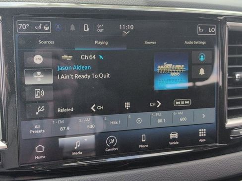 Used 2023 Chrysler Pacifica Touring-L image 18