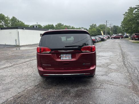 Used 2020 Chrysler Pacifica Limited w/ Advanced Safetytec Group FWD image 4