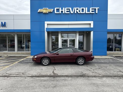 Used 2002 Chevrolet Camaro Z28 w/ Preferred Equipment Group 2 RWD image 2