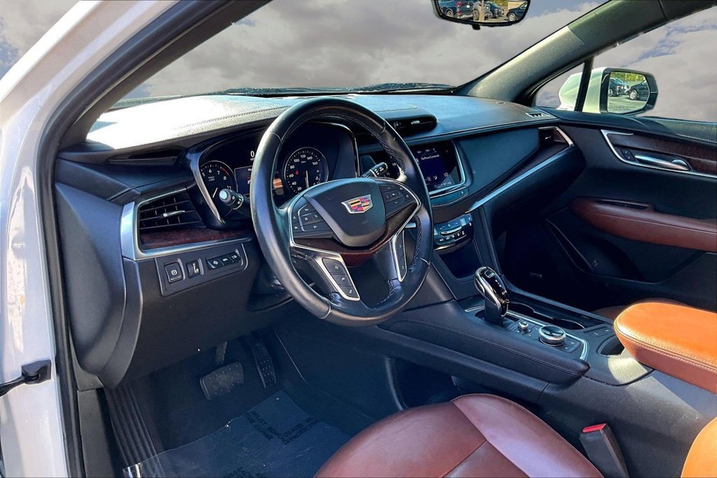 Used 2022 Cadillac XT5 Premium Luxury w/ Technology Package FWD image 17