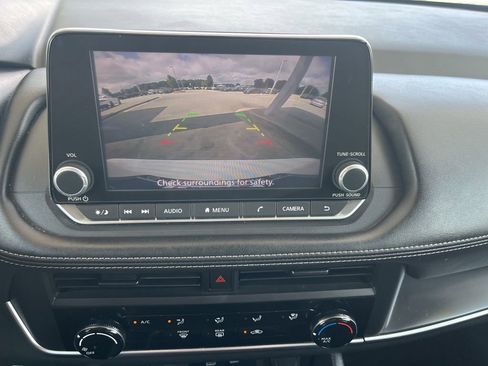 Used 2024 Nissan Rogue S FWD image 14