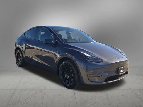 Used 2023 Tesla Model Y Long Range image 8