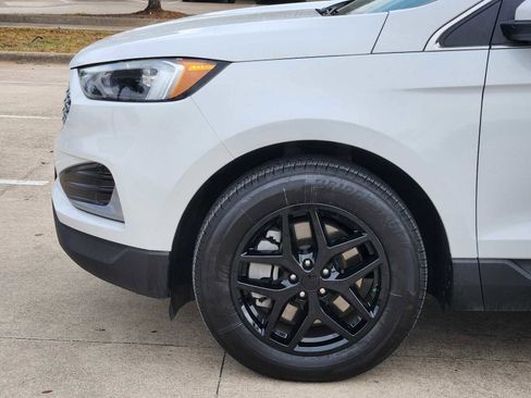 Used 2024 Ford Edge SEL image 8