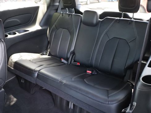 Used 2026 Chrysler Pacifica Select FWD image 47