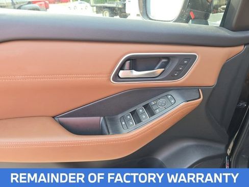 Used 2024 Nissan Rogue Platinum w/ Platinum Premium Package FWD image 7
