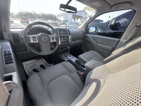 Used 2020 Nissan Frontier SV w/ Midnight Edition Floor Mats RWD image 12