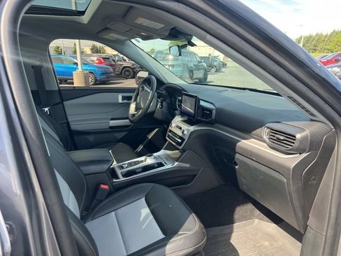 Used 2023 Ford Explorer XLT w/ Equipment Group 202A AWD/4WD image 17