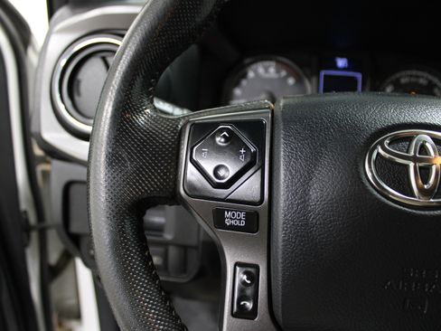 Used 2019 Toyota Tacoma TRD Off-Road image 11