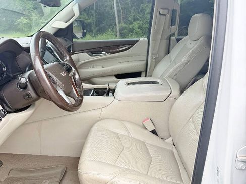Used 2017 Cadillac Escalade Premium Luxury AWD/4WD image 10