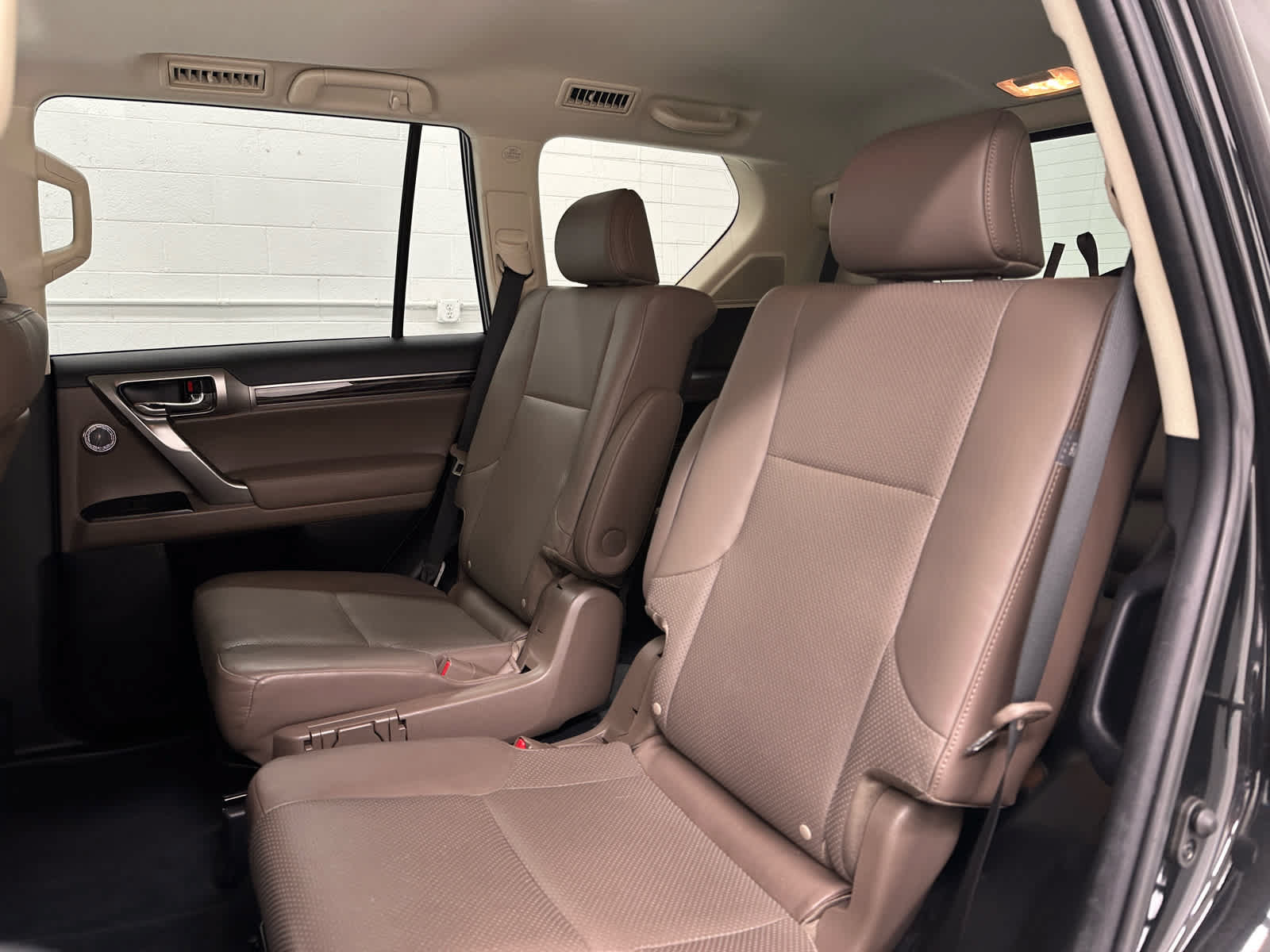 Used 2022 Lexus GX 460 Luxury w/ Sport Design Package AWD/4WD image 16