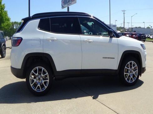Certified 2025 Jeep Compass Limited AWD/4WD image 5