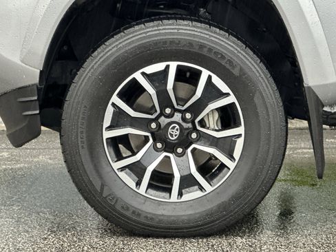 Used 2021 Toyota Tacoma TRD Sport w/ Technology Package image 35