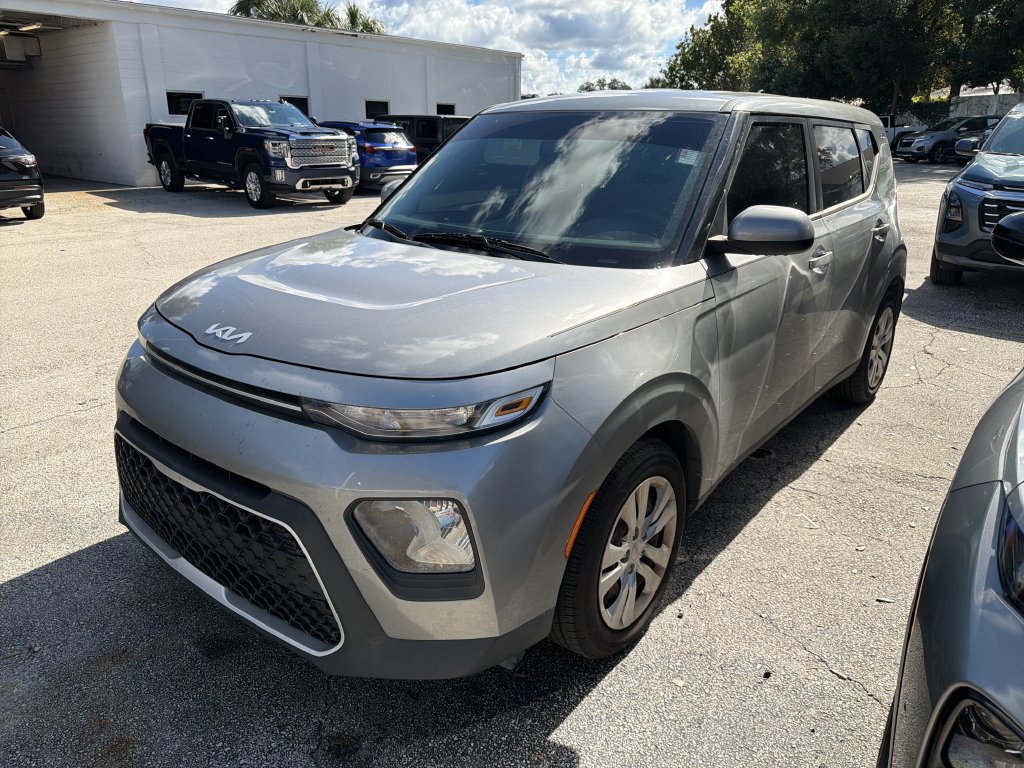 Certified 2022 Kia Soul LX FWD image 3