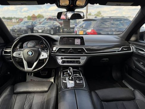 Used 2018 BMW 750i RWD image 24