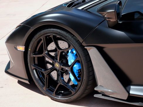 Used 2025 Lamborghini Revuelto AWD/4WD image 14