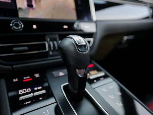 Certified 2022 Porsche Macan S image 20