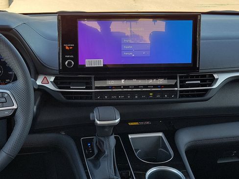 New 2025 Toyota Sienna Platinum image 10